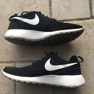 black nike roshes shoes sneakers